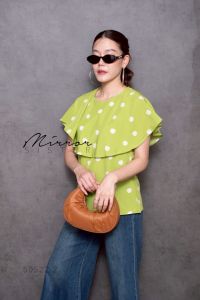 🔖Mirrorsister 50522.2 เสื้อลายจุด แต่งระบายคลุมตั้งแต่บ่าถึงอก ทรงสวยใส่ง่าย มีซิปด้านข้างเพื่อความสะดวกขณะสวมใส่