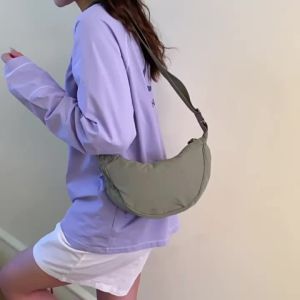 2026 Spring new crossbody bag trendy and cool shoulder bag Japanese and Korean niche design casual style large-capacity horn bag