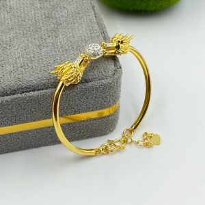 กำไลข้อมือหัวมังกร ไม่ลอกไม่ดำ( กำไลฟรีไซส์ )มีให้เลือก3แบบ