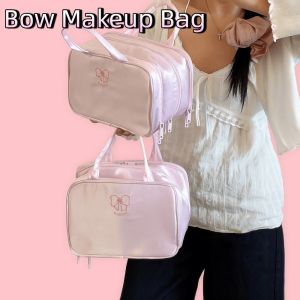 EXCES ชมพู กระเป๋าเครื่องสำอางโบว์ ความจุขนาดใหญ่ ผ้า กระเป๋าเครื่องสำอางขนาดใหญ่ กระเป๋าเครื่องสำอาง กระเป๋าถือ กระเป๋าเดินทาง การเดินทาง