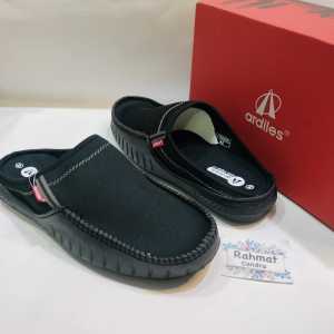 SANDAL SLOP ARDILES STRAIDER PRIA SLIP ON SANTAI