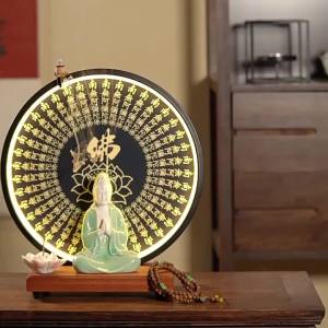 รูปปั้นเซรามิกพระแม่กวนอิมสำหรับใช้ในห้องนั่งเล่นที่บ้าน นั่งบนดอกบัว ของตกแต่งบูชาพร้อมโคมไฟวงกลมและมือที่กำลังสวดมนต์ รูปปั้นพระแม่กวนอิม