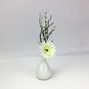 แจกดอกไม้ปลอมมินิมอล เป็นดอกไม้ปลอมที่น่าสนใจ สร้างดอกไม้ปลอมตกแต่งโต๊ะที่ดีได้