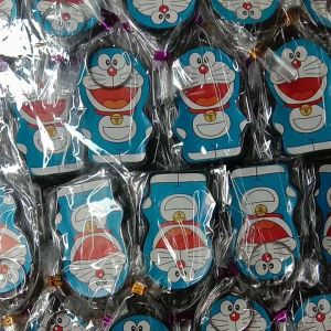 sultan souvenir..( isi 100pcs ) SOUVENIR PERNIKAHAN GANTUNGAN KUNCI DORAEMON