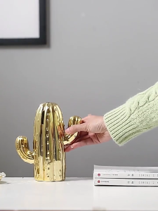 Creative Nordic Styles Cactus Coin Banks Ceramics Money Box Saving Pot for Home and Office Desktop Decoration Ornament