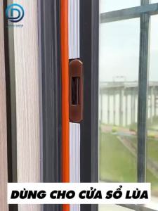 Chặn khe cửa sổ cửa lùa cửa sổ đường ray hoặc cửa đóng mở D1960 có sẵn keo dán giúp ngăn gió bụi côn trùng và cách âm