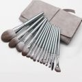 Bộ Cọ Trang Điểm 14 Cây Cán Bạc Cao Cấp Lông Siêu Mịn, Bám Phấn, Đầy đủ chức năng trang điểm cá nhân: Cọ phấn, Cọ Má, Cọ Highlight, Cọ mắt, Cọ sống mũi  và chân mày. 