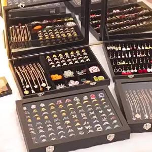 Antique Lattice Jewelry Box - 2026 Black Dustproof Organizer for Necklace Ring Earrings Bracelets Elegant Glass Display Case Kotak Perhiasan Antik