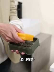 蓝浣熊便携清洁香皂出差旅行旋转式带刷头洗衣内衣袜子衣物清洁皂Blue Raccoon Portable Cleaning Soap Business Travel Rotating Brush Head Laundry Underwear Socks Clothing Cleaning Soap