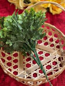 ผักชีปลอม (1กำมี5ต้น) วัสดุผลิตจากพลาสติค ล้างน้ำทำความสะอาดได้