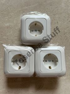 STOPKONTAK MEJA MEETING PUTIH TABLE SOCKET BAHAN PREMIUM ALUMINIUM ISI 3 TIGA TRIPLE POWER ARDE PANASONIC PENUTUP LUBANG KABEL MEJA KERJA RAPAT KANTOR PENGAMAN STOPKONTAK KEKINIAN ERGONOMIS