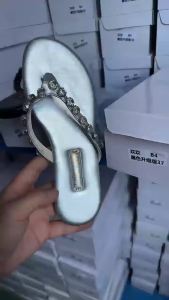 [Free Shipping] Flat-Bottomed Rhinestone Sandals For Outdoor Wear 2026 Summer New Model Round Toe Suitable For Pairing With Skirts Silver Sandals