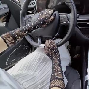 ถุงมือเพชรเงาผ้าไหมสีดำบางเฉียบสำหรับผู้หญิง สไตล์สั้น ตาข่ายโปร่งใส อุปกรณ์เสริมชุดถ่ายภาพงานแต่งงาน #