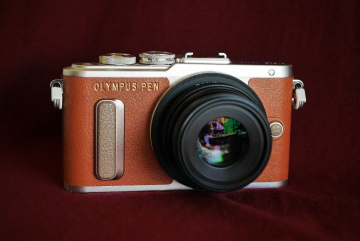 OLYMPUS - OLYMPUS E−PL8 E-PL8 BROWN Olympus PEN E-PL8 Mirrorless Camera with 14-42mm II R Lens