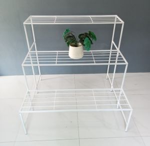 ชั้นวางต้นไม้แบบประกอบจิ๊กซอว์  ขนาดยาว100ซ.ม สามชั้น  ควรเลือนลงอ่านข้อมูลเพิ่มเติมข้างล่าง