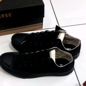 Sepatu Sekolah Bagus: Desain Allstar Untuk Pria & Wanita