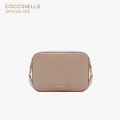 COCCINELLE กระเป๋าสะพายผู้หญิง รุ่น TEBE สี WARM TAUPE. 