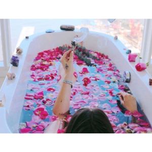 Bom Tắm Romantic Bath 100g – Viên Sủi Tinh Dầu Thiên Nhiên Dưỡng Ẩm Làm Sáng Da Spa Tại Nhà