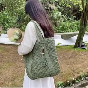 Fashionable single-shoulder straw beach bag woven paper straw bag with peach wood pendant large-capacity woven tote bag