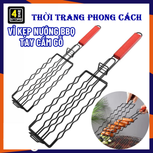 Vỉ Kẹp Nướng Thịt Xúc Xích BBQ Ngoài Trời Bằng Inox Tay Cầm Gỗ Chống Nóng - Vỉ Nướng Thịt Mini Mang Du Lịch  Cấm Trại Tiện Lợi