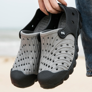 Summer Men's Outerwear: Baotou Beach Hole Shoes, Flat Sandals & Non-Slip Slippers