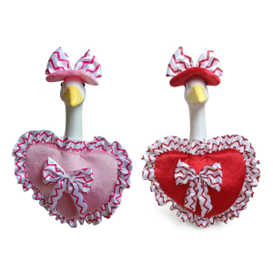 รูปปั้นห่านโพลีเอสเตอร์ตกแต่งปาร์ตี้วันหยุดดีไซน์ลูกไม้รูปหัวใจสำหรับระเบียงการแสดงเทศกาลวาเลนไทน์