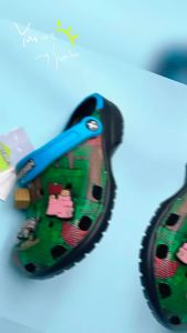 crocs Dép lỗ thế hệ 3 mẫu mới Minecraft phiên bản hợp tác từ nhà sản xuất dép lê nam nữ có phụ kiện họa tiết hoạt hình graffiti.