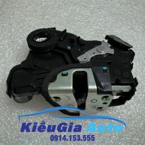 Ổ khóa ngậm cánh cửa Toyota Innova 2006-2015 6904006110