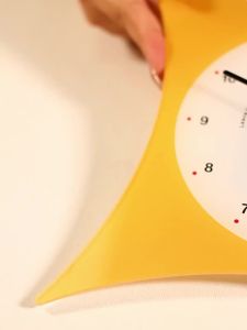 FFBH Niche Pillow Shape Wall Clock Wall Decoration No Punching Silent Table Clock Many Colors Living Room Home Decoration 7P3H9