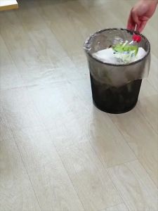 【eoxjk】ถังขยะสามารถครัวเรือนห้องน้ำที่มีฝาปิดระงับกลิ่นกายห้องนอนอินเทอร์เน็ตดาราห้องน้ำห้องนั่งเล่นห้องครัวน่ารักดึงหม้อขายส่ง/ถังขยะถังขยะขั้นตอนเหยียบฟังก์ชั่นปกฝาแฮนด์ฟรีถุงขยะ