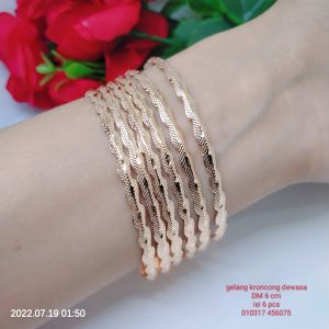 Gelang Tangan Kroncong Wanita Titanium Xuping Perhiasan Aksesoris Lapis Emas Tahan Lama Anti Karat