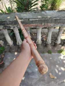 Tongkat Komando Serbaguna Kayu Cendana India Panjang 1 m