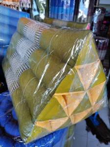 หมอนอิงสามเหลี่ยม ขนาดมาตรฐาน จากใยนุ่นธรรมชาติ100% กว้าง23xยาว32xสูง22ซมหมอนสามเหลี่ยมขิด หมอนสามเหลี่ยม 10 ลูกขนาด