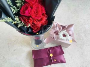 For Her Luxury Silk Gift Set (glo™ Pillowcase and glo™ Eyemask set)