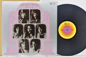 1 แผ่นเสียง 12นิ้ว u52 THREE DOG NIGHT - HARMONY แผ่นNMริ้วรอยบาง เสียงรบกวนน้อยนิดไม่มีรอยลึก แผ่นล้างสะอาดแล้ว ปกVG++มีตำหนิขอบนิดหน่อย ขอบไม่ขาด สันไม่ทะลุ