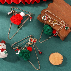 Creative Christmas Badges Brooches Fashion Metal Chain Hat Charm Safety Pins Clothing Accessories Shirt Bag Decoration