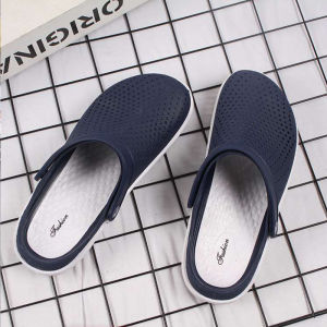 SQShop NEW รองเท้าแตะแฟชั่น เอาใจหนุ่มๆด้วยดีไซน์หัวโตแบบไม่มีตัวติด ดูเท่ห์ด้วยโทนสีเข้มทั้ง3สี ดำ เทา กรม ใส่กับชุดไหนก็รอดเข้ากันได้หมด ครบจบในคู่นี้