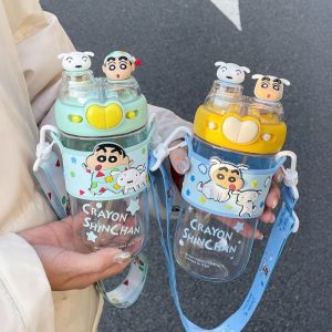 LIAOYING 580ML Crayon Shin-chan Water Bottle Large Capacity With Lanyard Childrens Water Cup Cute Portable Transparent Straw Cup Sports Fitness