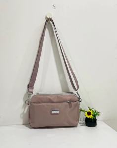 กระเป๋าสพายข้าง ผู้หญิง ใหม่ล่าสุด มีหลายสีให้เลือก  ดีไซน์ซิปหลายชั้น สินค้าพร้อมส่งค่ะ28098#