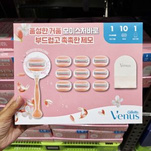 Gillette Venus White Tea Moisture Bar Razor Set – 10 Blades + Handle & Travel Case