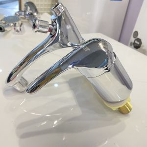 Gật Gù Sen Liền Vòi Chậu Lavabo ( Củ Vòi Liền Sen Tắm Nóng Lạnh)