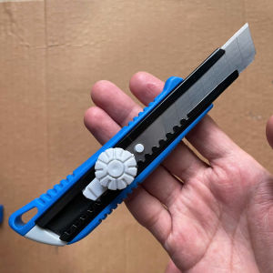 Dao rọc đa năng A0001 và hộp 10 lưỡi dao 18mm A0041 hiệu C MART