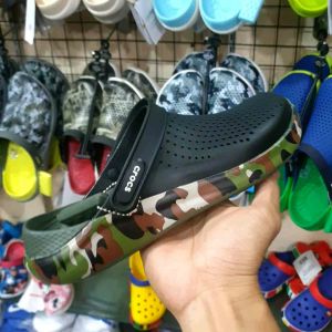 Crocs LiteRide Clog Printed Camo รองเท้าสวมชาติ รองเท้าพอร์ตและนิ่ม รองเท้าสุขภาพเบา รองเท้าหัวผู้ชายและผู้หญิง