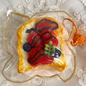 SH Creative Simulated Bread Squishy Toy Realistic Kneading Simulation Toast Pinching Toy Novelty Elastic Mock Bread Pincher Hand Relaxation