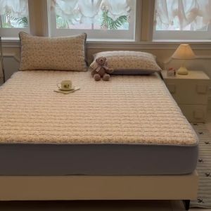 Waterproof Mattress Cover Anti-Mite Antibacterial Fitted SheetSoft Non-Slip Silent All Season Mattress ProtectorSingle/Double Size