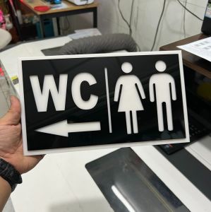 Bảng Báo chỉ dẫn WC Nam / Nữ bằng mica phối chữ màu nổi kích thước 26cm x 15cm...