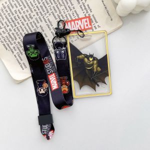 💳 ที่ใส่บัตรใส+สายคล้องคอ งานสวย มีตัวการ์ตูนโมเดลห้อย ใส่บัตรความหนาเท่าบัตรเครดิตได้ 2 ใบ ขนาด 6.6×10.6×0.6 cm.