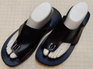 sendal kulit pierre cardin