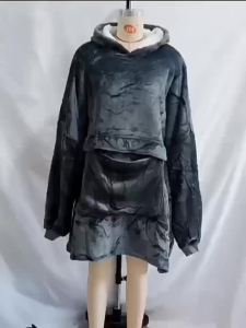 Autumn and Winter Plus Size Thickened Womens Pajamas Robe Flannel Vertical Pocket hoodie blanket  Lazy Blanket