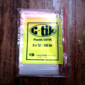 100 Lembar C-tik Kantong Bening 8x12 dengan Klip Merah